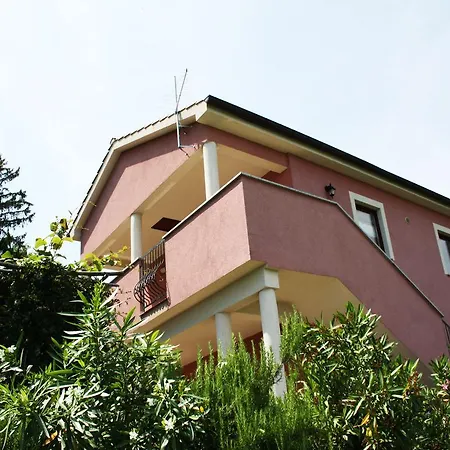 Appartamento Menderi Hills