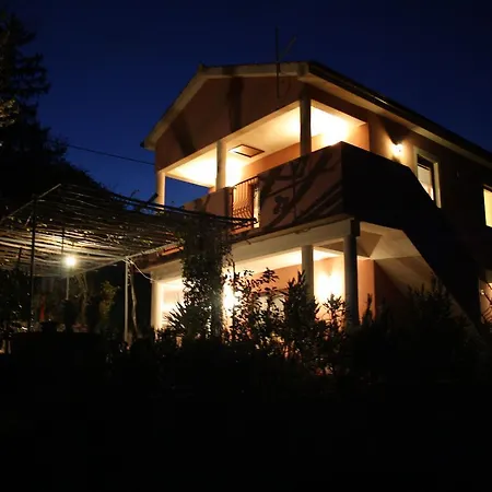 Appartamento Menderi Hills *