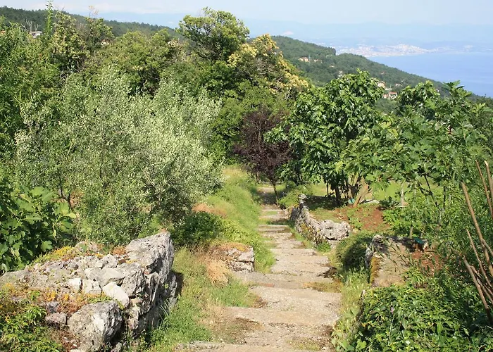 Menderi Hills